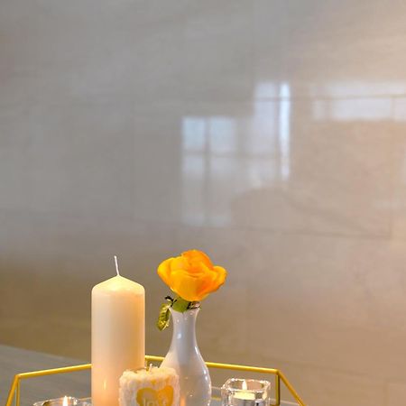 Radisson Hotel ספקס מראה חיצוני תמונה Candle and rose at the memorial service for victims of the 2011 Christchurch earthquake