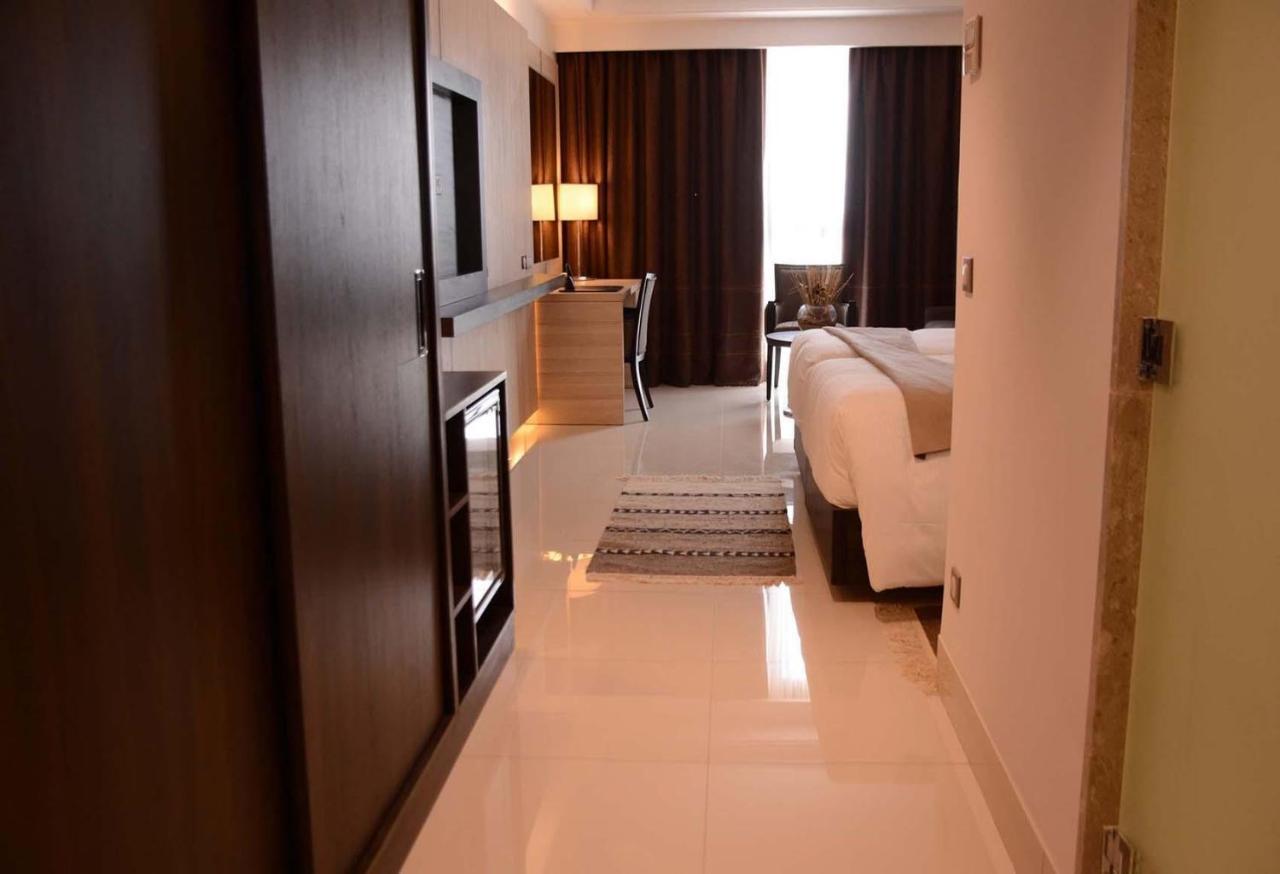 Radisson Hotel ספקס מראה חיצוני תמונה A room at the hotel