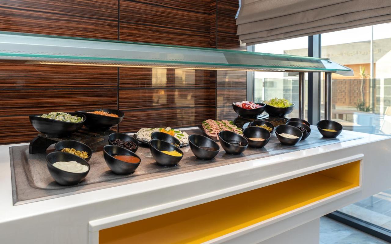 Radisson Hotel ספקס מראה חיצוני תמונה A salad bar