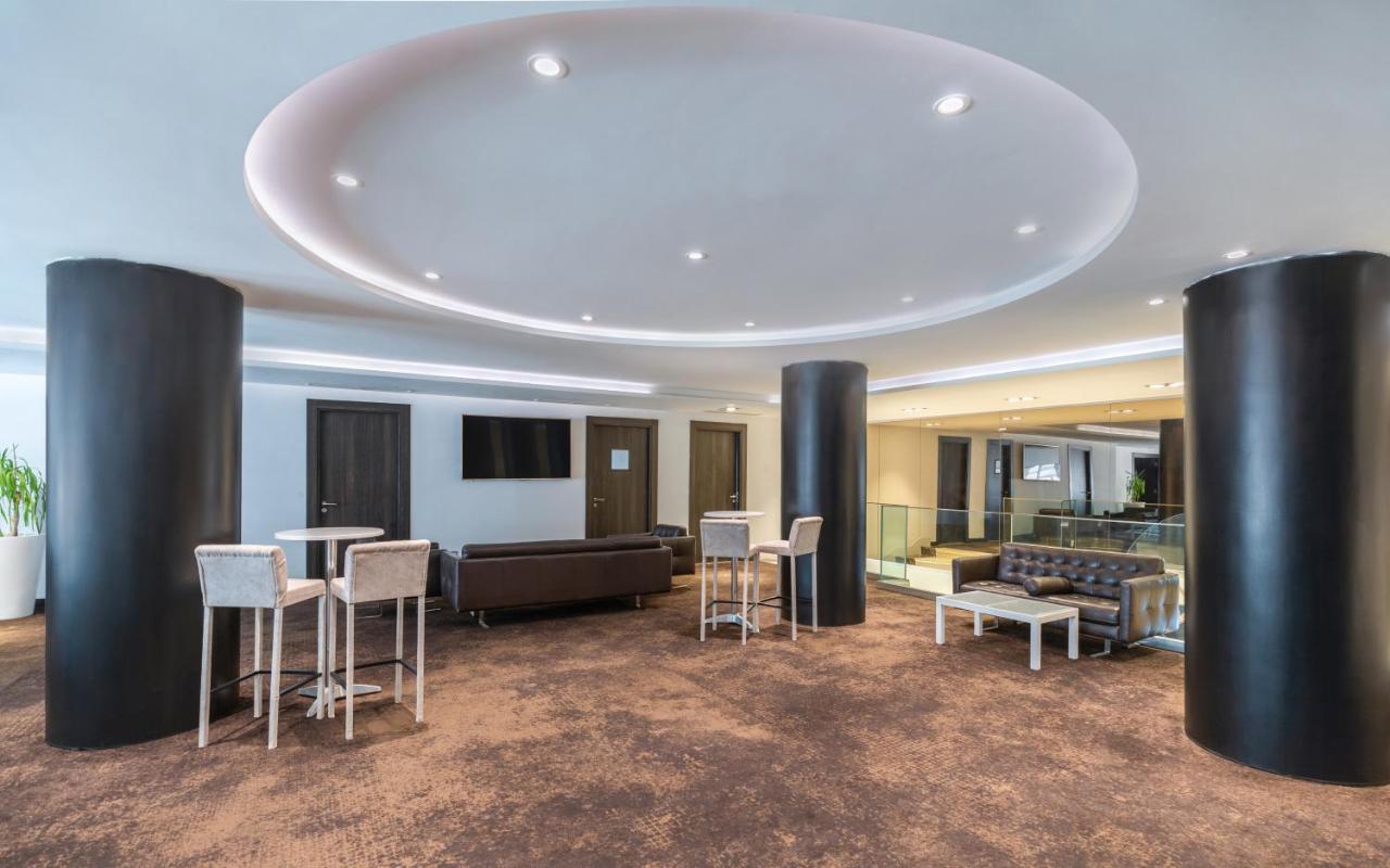 Radisson Hotel ספקס מראה חיצוני תמונה The lounge at the airport