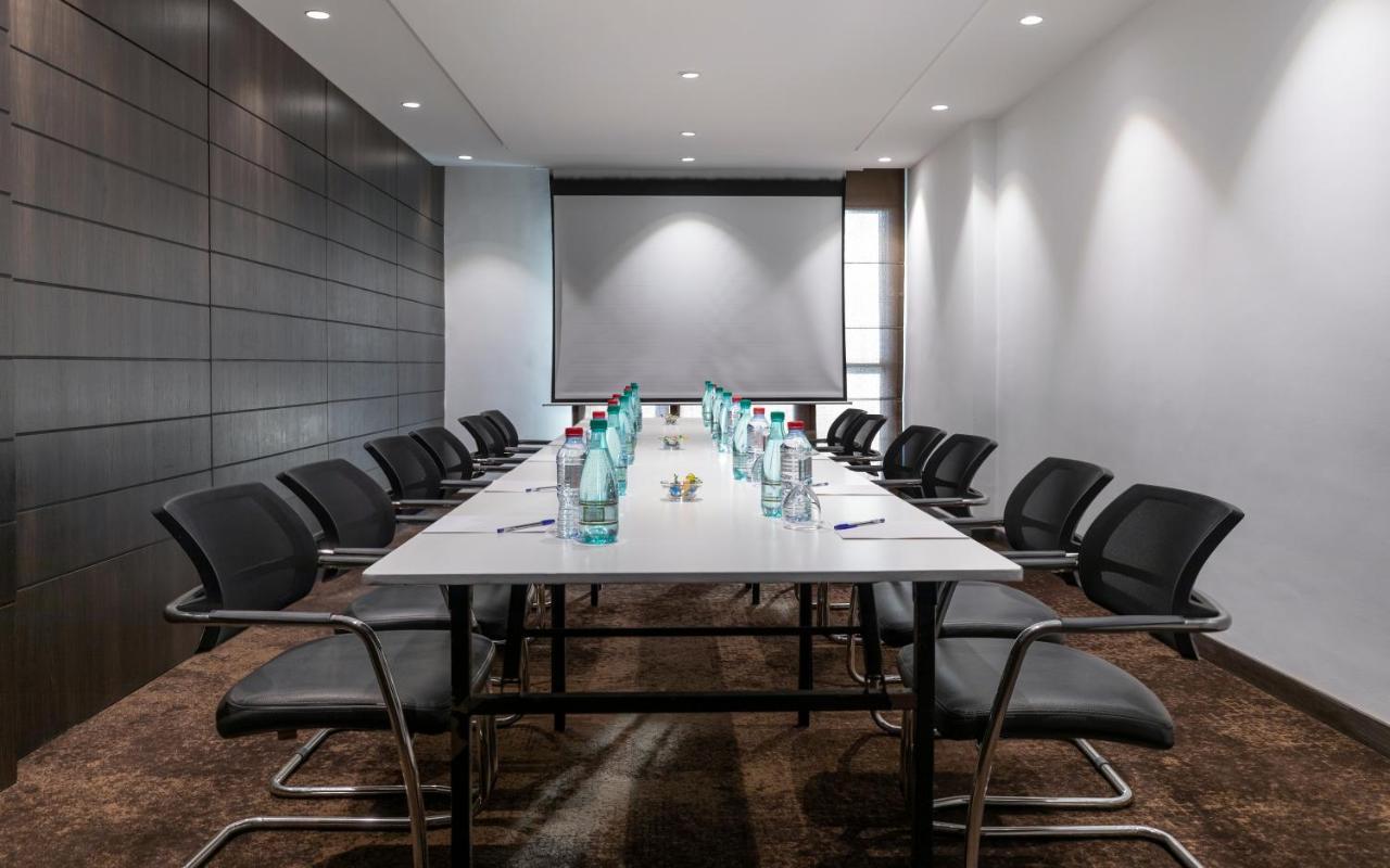 Radisson Hotel ספקס מראה חיצוני תמונה Meeting room