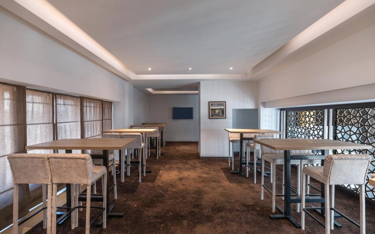 Radisson Hotel ספקס מראה חיצוני תמונה The lounge at the airport