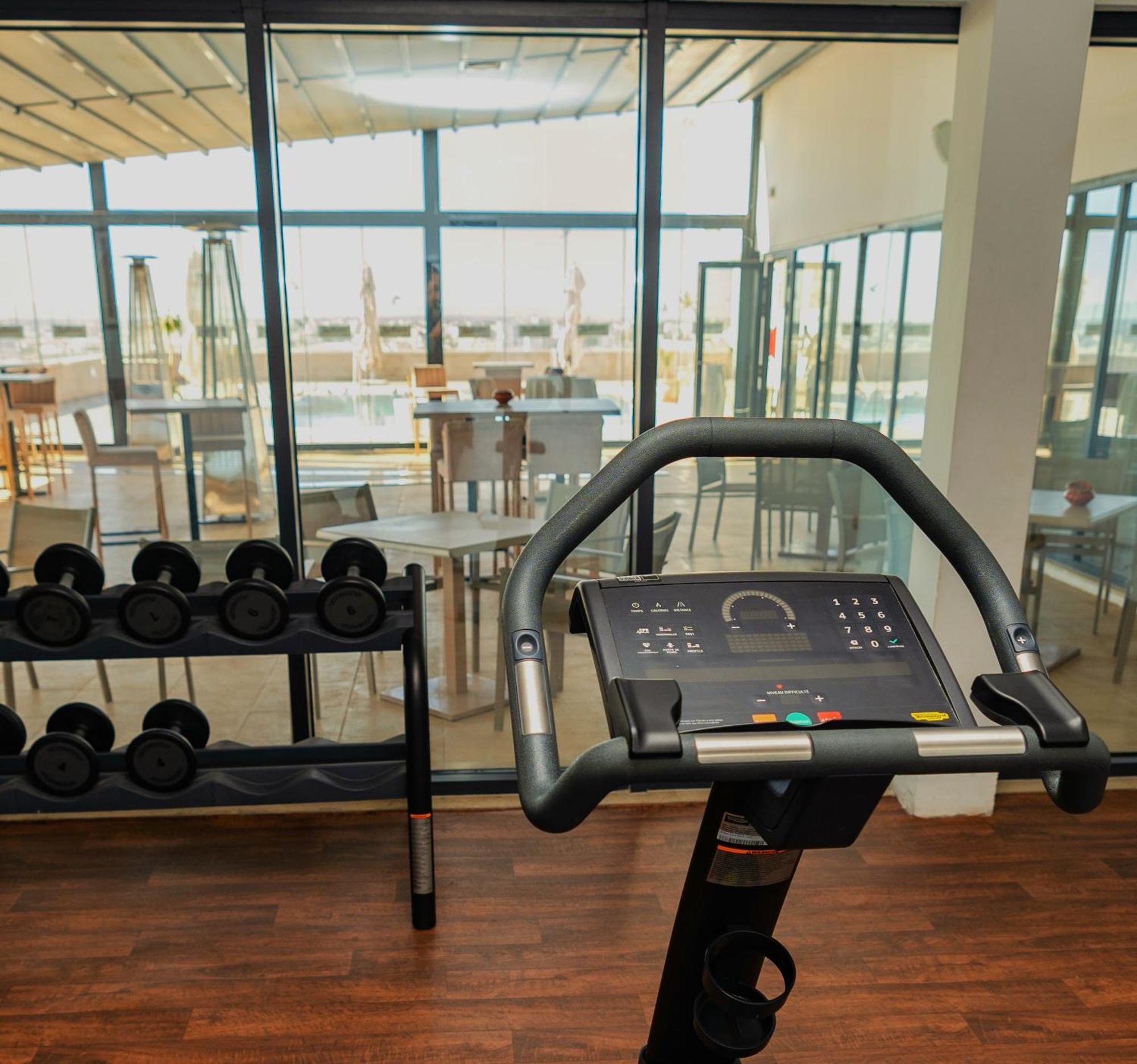 Radisson Hotel ספקס מראה חיצוני תמונה The gym at the hotel