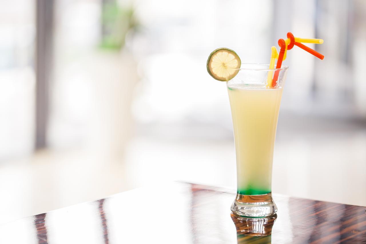 Radisson Hotel ספקס מראה חיצוני תמונה A layered lemonade