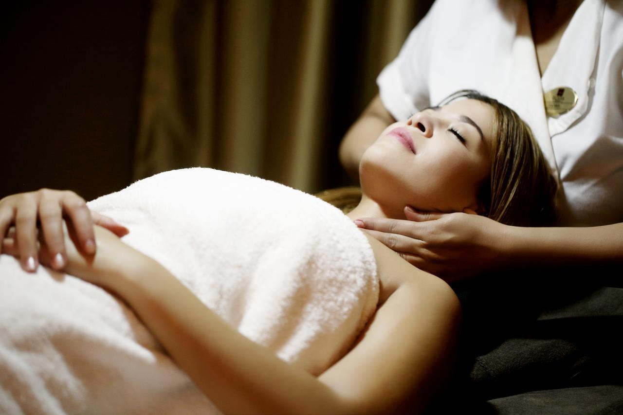 Radisson Hotel ספקס מראה חיצוני תמונה Thai massage