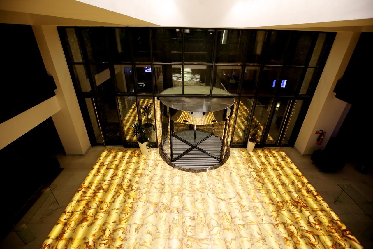 Radisson Hotel ספקס מראה חיצוני תמונה The lobby of the hotel