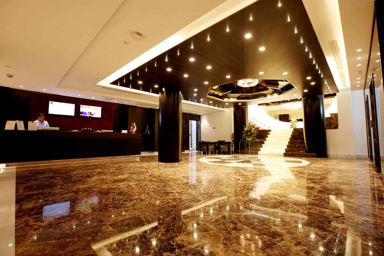 Radisson Hotel ספקס מראה חיצוני תמונה Lobby