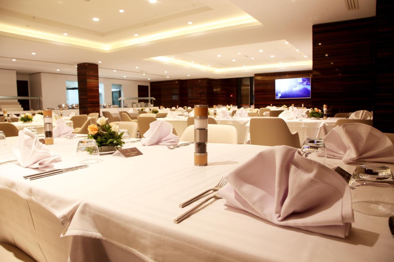 Radisson Hotel ספקס מראה חיצוני תמונה The Long Room