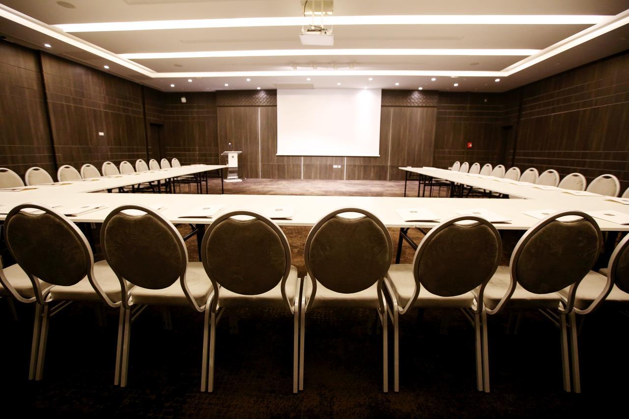Radisson Hotel ספקס מראה חיצוני תמונה A meeting room