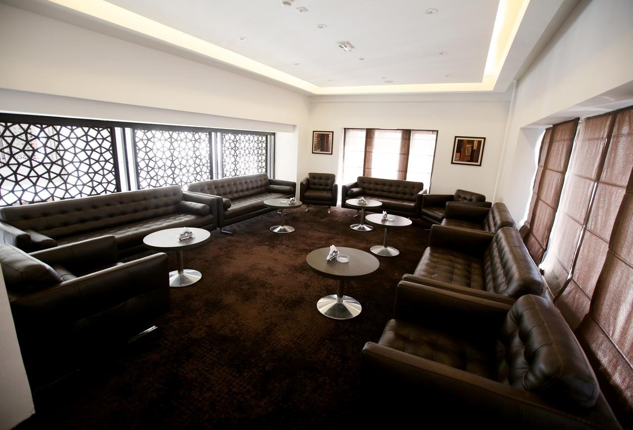 Radisson Hotel ספקס מראה חיצוני תמונה The lounge at the airport
