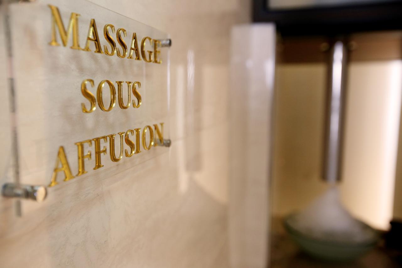 Radisson Hotel ספקס מראה חיצוני תמונה Massage sous affusion sign