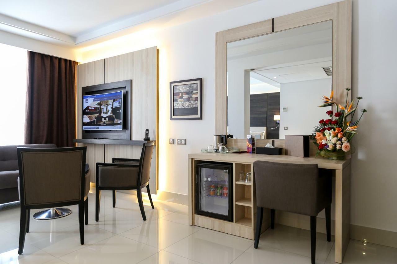 Radisson Hotel ספקס מראה חיצוני תמונה A room at the hotel