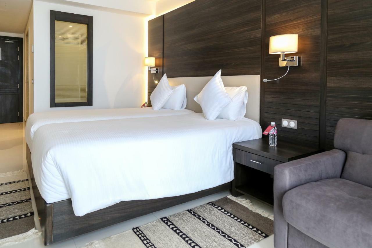 Radisson Hotel ספקס מראה חיצוני תמונה A room at the hotel