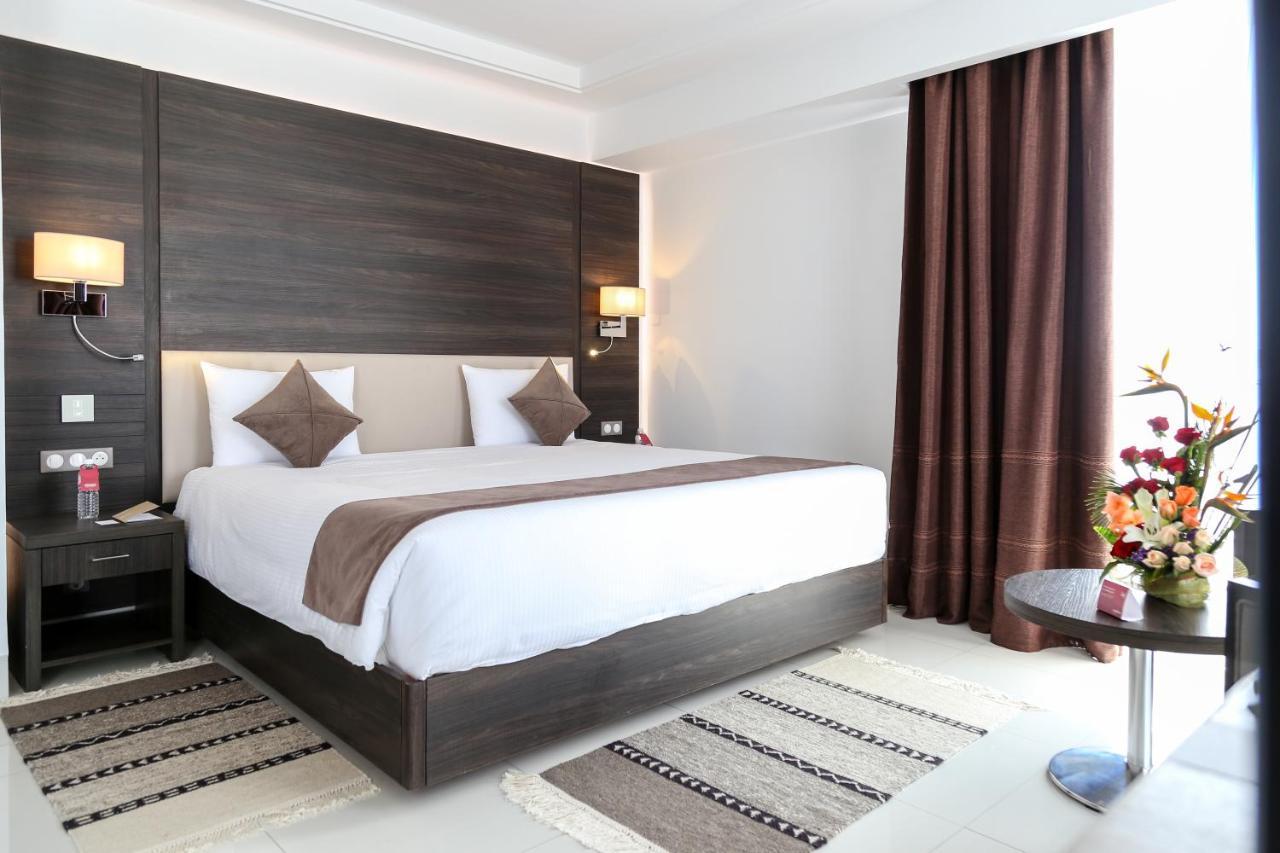 Radisson Hotel ספקס מראה חיצוני תמונה A bedroom at the hotel